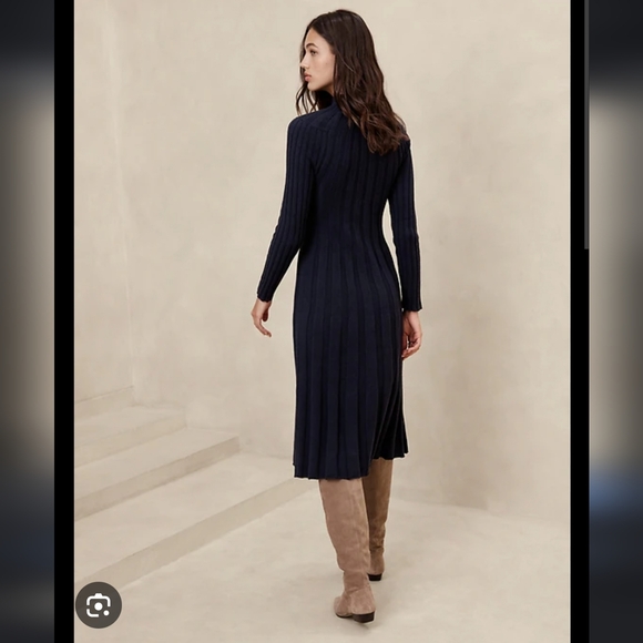 Banana Republic NWT Ribbed Midi Sweater Dress in Navy size XSp - Picture 2 of 6